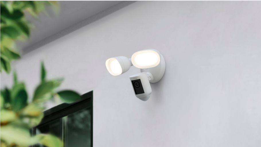 Protege tus espacios exteriores, con la Floodlight Cam Wired Pro.