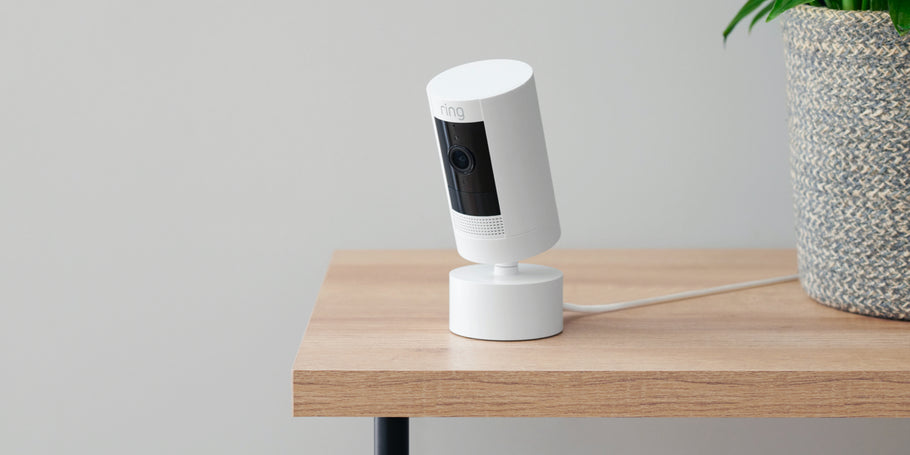 Mira arriba, abajo y a los lados con la nueva montura orientable de Stick Up Cam.