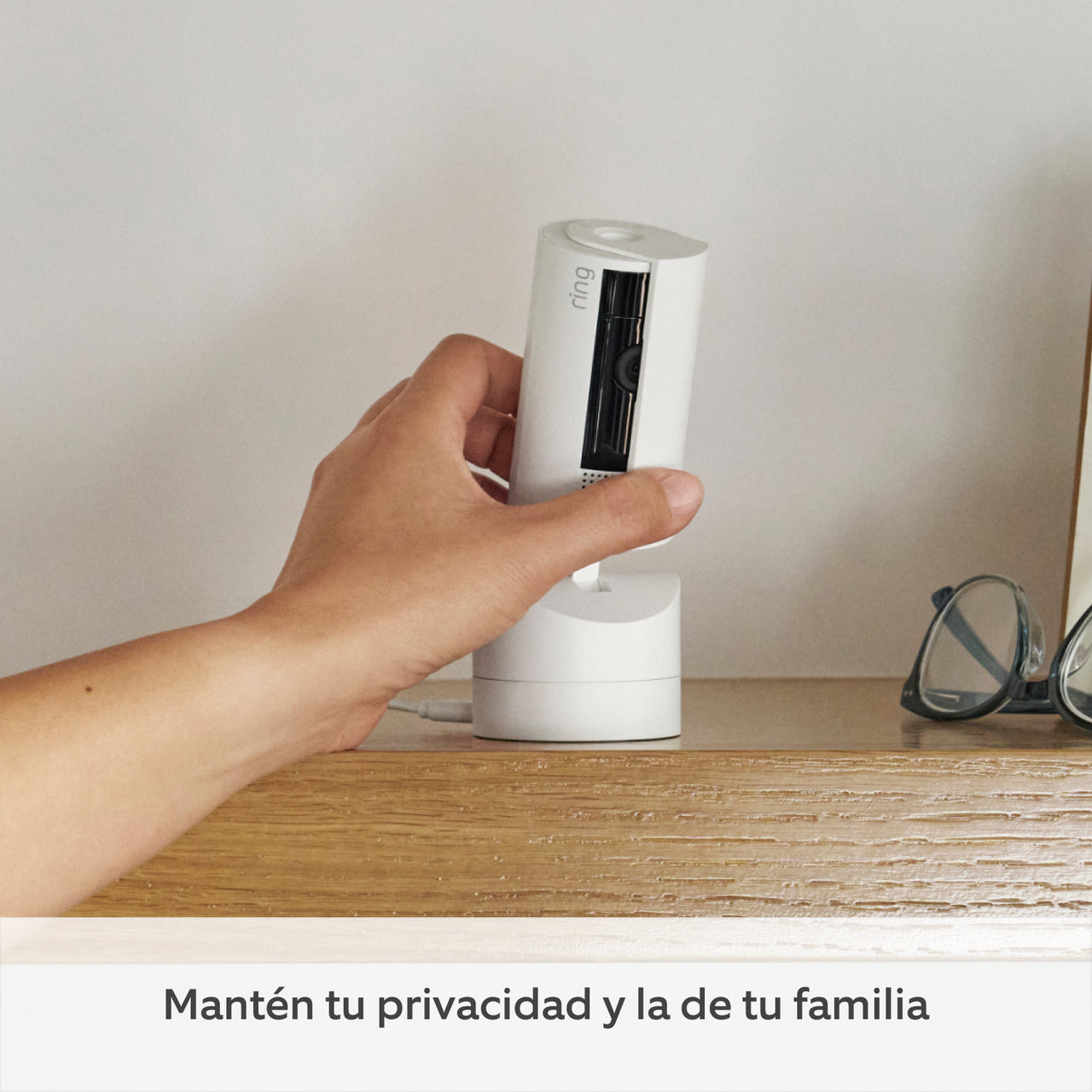 files/ring_pantilt-indoor-camera_wht_06_privacy_es_1500x1500_be825154-0c43-472d-832e-47411c994d46.jpg